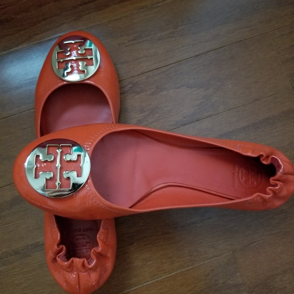 Flashy orange flats
